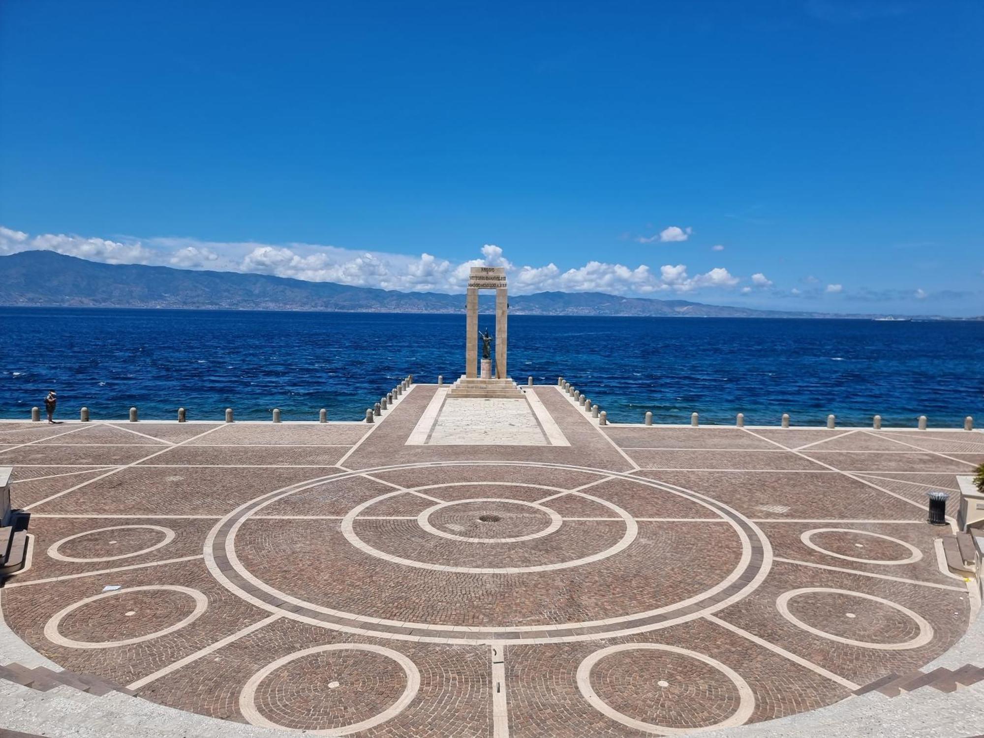 Ferienwohnung Loft Magna Grecia Reggio Calabria Centro Storico A 3 Minuti A Piedi Dal Mare Exterior foto